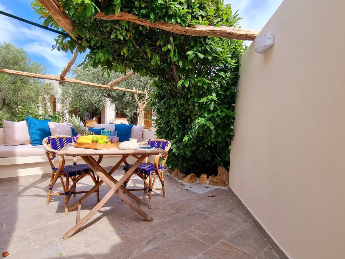 Stazzo San Teodoro Il Ginepro Piscina Condivisa Apartment ภายนอก รูปภาพ