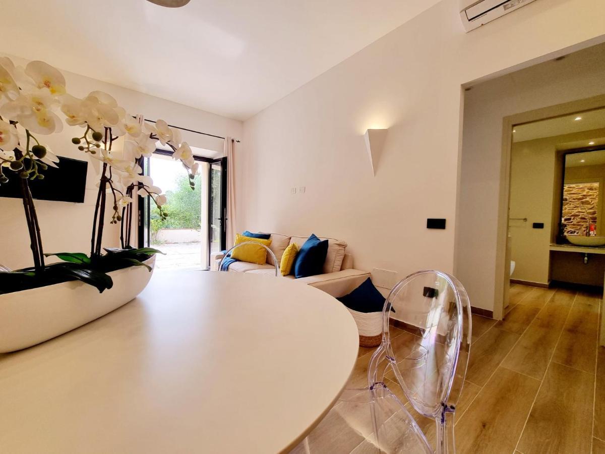 Stazzo San Teodoro Il Ginepro Piscina Condivisa Apartment ภายนอก รูปภาพ
