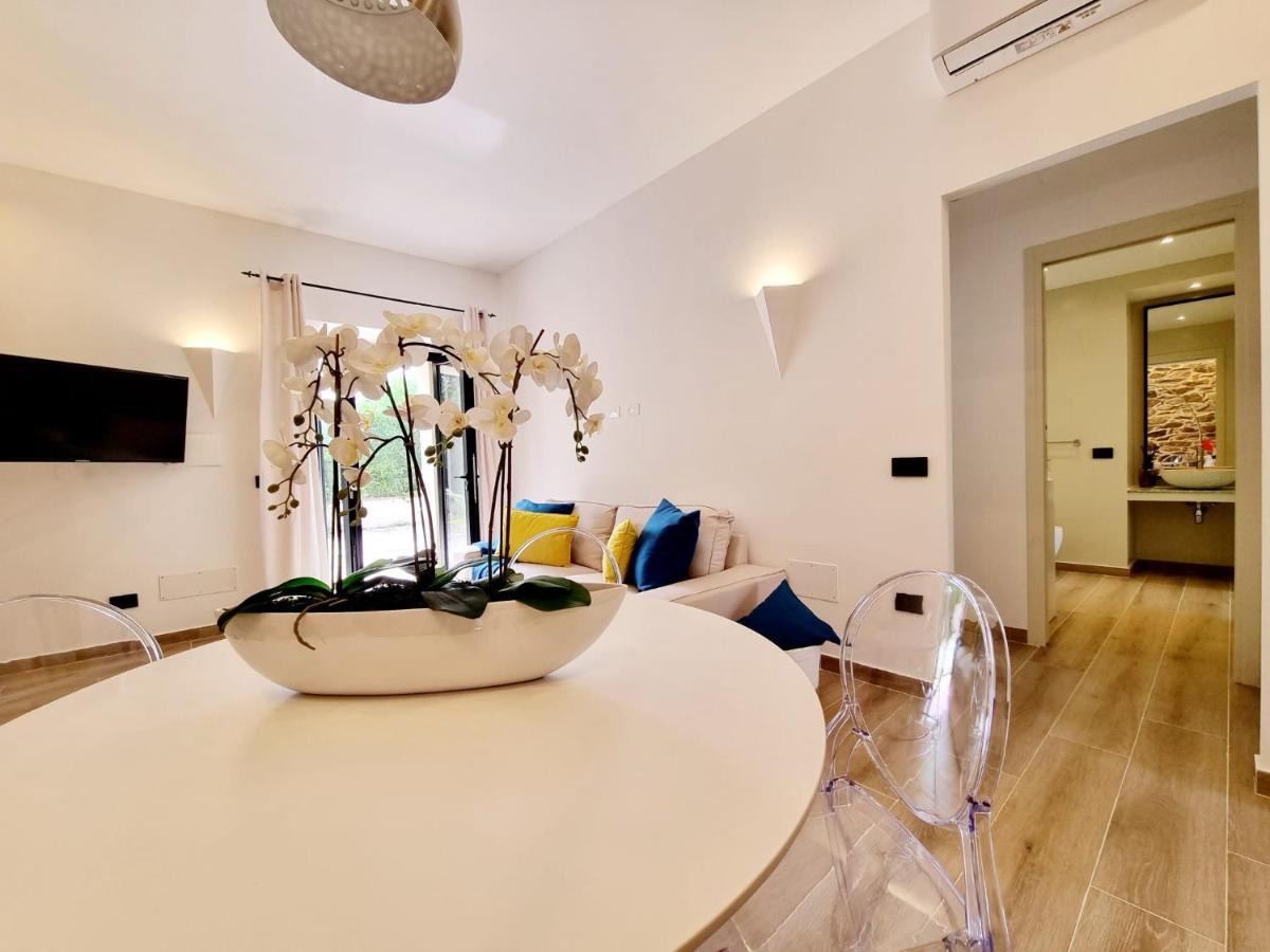 Stazzo San Teodoro Il Ginepro Piscina Condivisa Apartment ภายนอก รูปภาพ